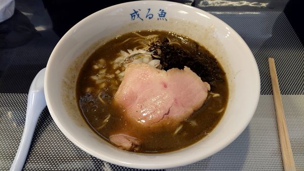 「純煮干しそば(イワシ) 濃口」@煮干し中華そば 成る魚の写真