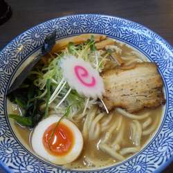 中華そばこってり830円(中盛無料)