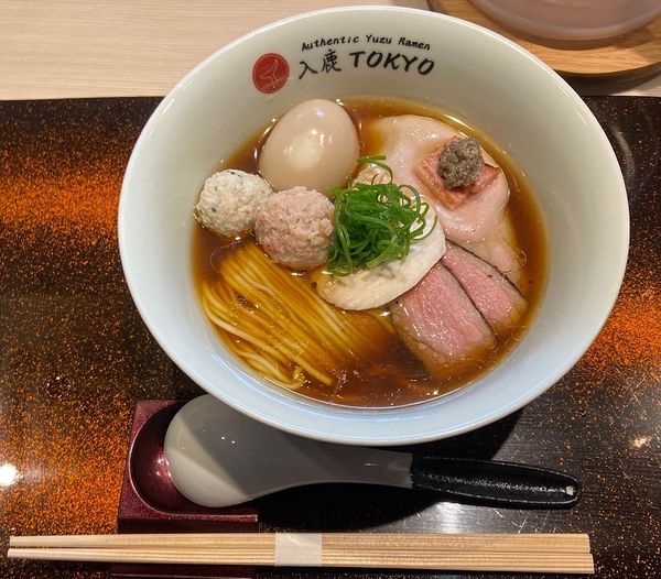 「ポルチーニ醤油らぁ麺＋特製トッピング」@入鹿TOKYOの写真