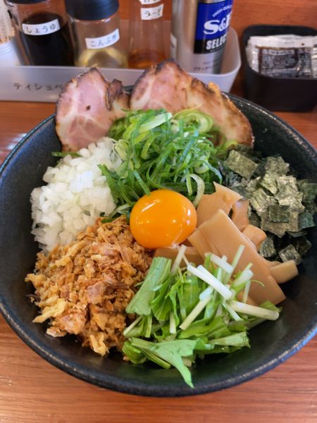 「しょうゆまぜそば」@豚骨ラーメンとまぜそば 池めん 清水町店の写真