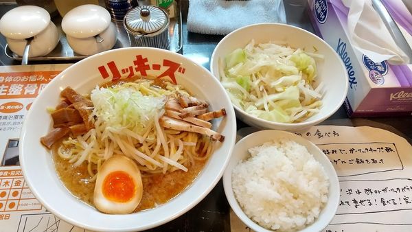 「マゼソバ大盛り+モヤキャベ+ﾗｲｽ（870円）」@リッキーズの写真