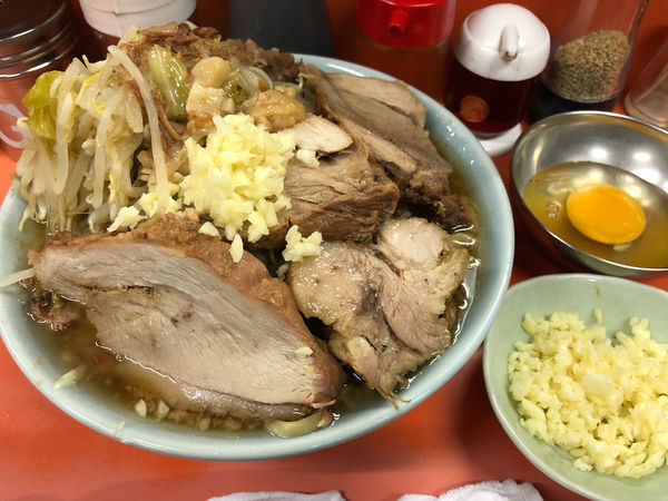 「ブタメン少な目 ¥1,450 ブタカスあぶら ¥50」@ラーメン富士丸 神谷本店の写真