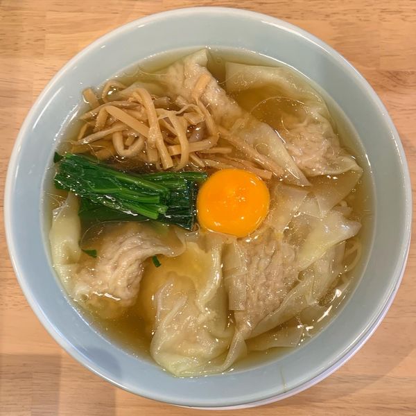 「月見ワンタンメン（淡麗醤油）」@月見ワンタンメン専門店 三日月 大森北口店の写真