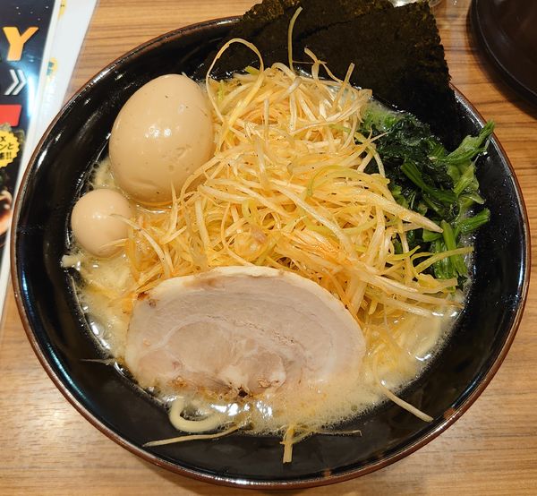 「ねぎラーメン塩+味付玉子(1080円)」@壱角家 ふじみ野店の写真