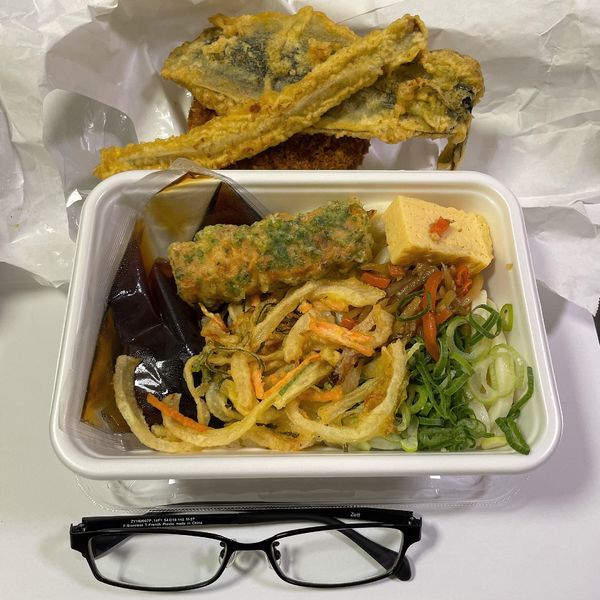 「２種の天ぷらと定番おかずのうどん弁当」@丸亀製麺 JR有楽町駅の写真