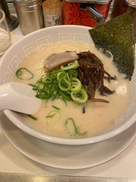 「豚骨らーめん」@博多天神 新宿東口駅前店の写真