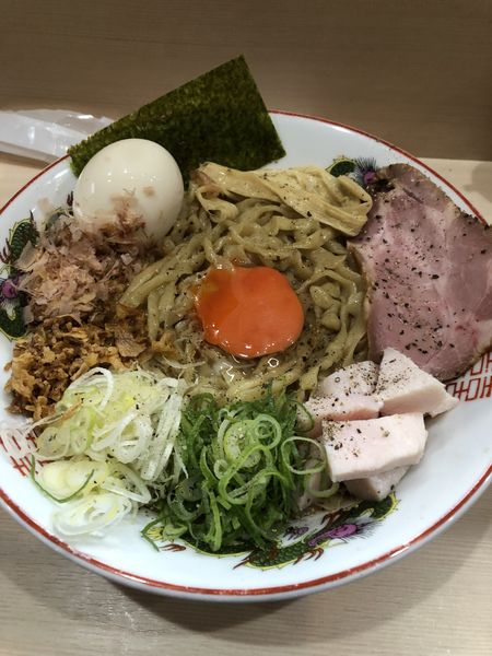 「地鶏と濃い玉のまぜそば」@手揉み中華そば 中村の写真