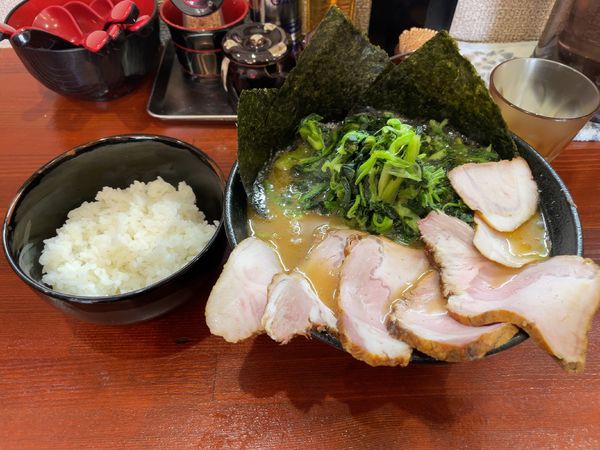 「チャーシューメン+ほうれん草+半ライス」@横浜家系らーめん 天王家 寒川総本店の写真