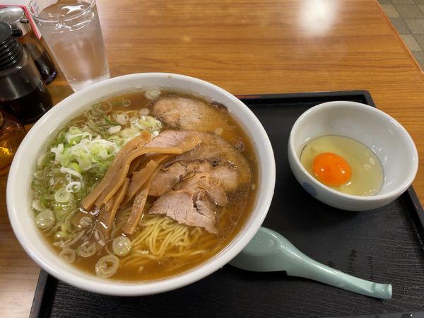 「らーめん ふつう(800円)+生玉子(50円)」@大勝軒 淵野辺店の写真