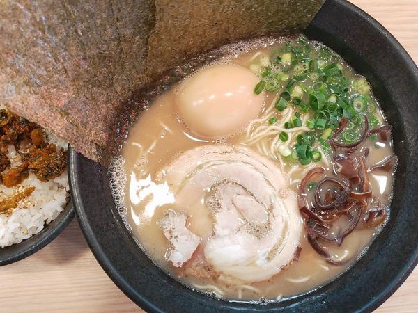 「味玉らーめん＋のり」@九州とんこつらーめん ひらさわの写真