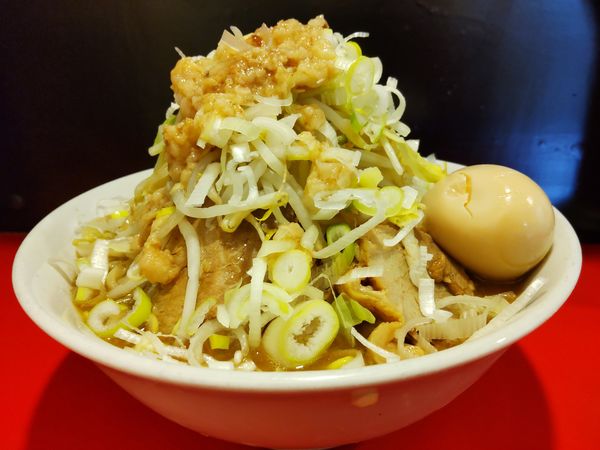 「らーめん Ｂ玉 ヤサイ、ネギ、アブラ、カラメ」@豚ラーメン 板橋駅前店の写真