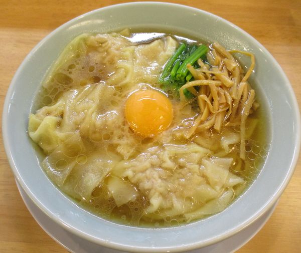 「月見ワンタンメン淡麗醤油　850円」@月見ワンタンメン専門店 三日月 大森北口店の写真