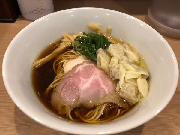 「醤油雲呑麺」@らぁ麺 みうら 上野毛店の写真