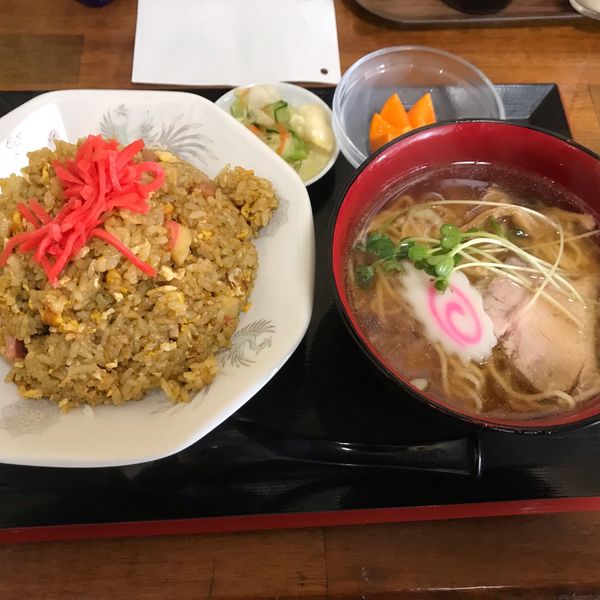 「半ラーメンとカレーチャーハン（日替）」@谿明飯店の写真