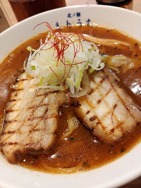 「札幌スパイシーラーメンさらうま・チャーシュー増し」@北ノ麺 もりうちの写真