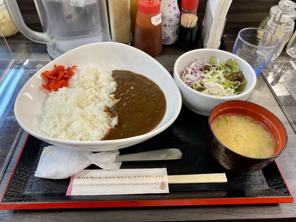 「カレーライス450円 サラダ100円」@東京チカラめし 新宿西口1号店の写真