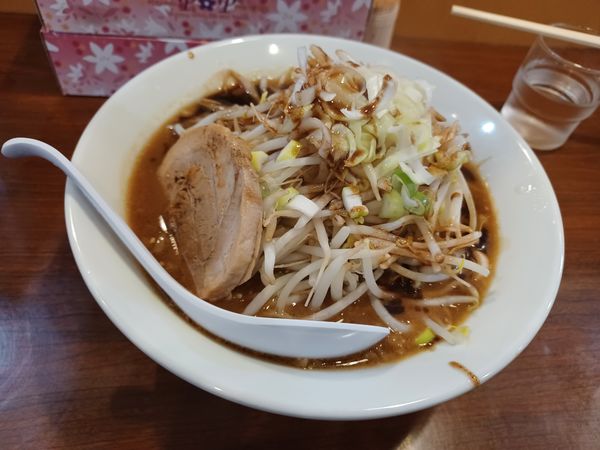 「メガブラックラーメン 限定」@メガガンジャの写真
