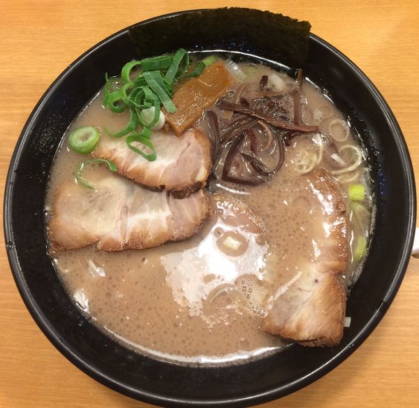 「らーめん＋チャーシュー」@九州らーめん 學金の写真