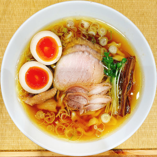 「親鳥中華そば（中太麺）＋肩ロース2枚＋自家製煮卵」@手打 親鶏中華そば 綾川の写真