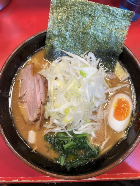 「特製らーめん中+白ネギ」@らーめん 谷瀬家 新橋店の写真