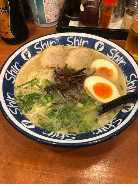 「玉子入りラーメン　790円」@博多らーめん ShinShin 天神本店の写真