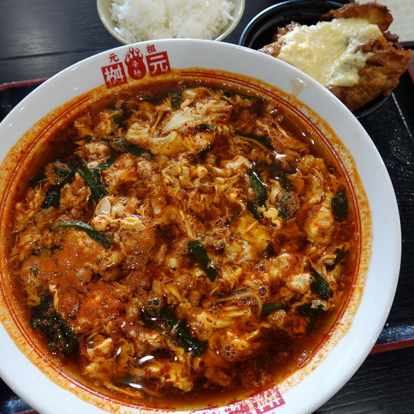 「元祖辛麺（5辛）940円 + Cセット 300円」@辛麺屋 桝元 ラゾーナ川崎プラザ店の写真