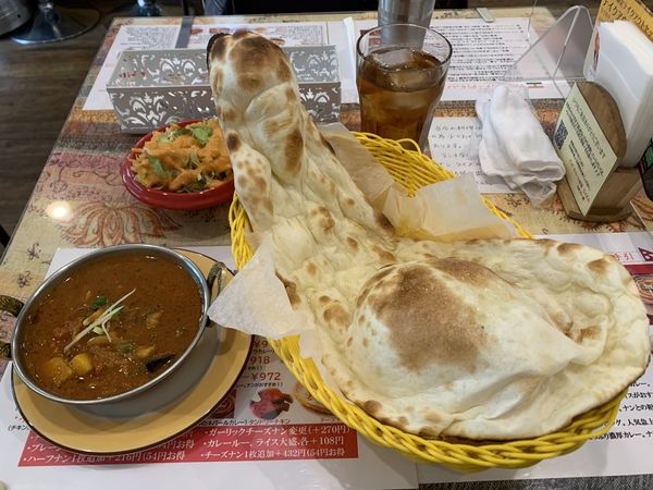 「Ｂセット（ネパールカレー・辛口・ナン・ウーロン茶）910円」@ライガルの写真