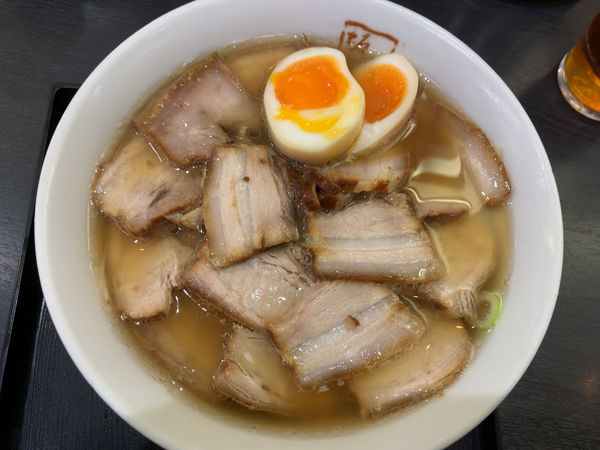 「味玉焼豚ラーメン1090円」@喜多方ラーメン 坂内 京橋店の写真
