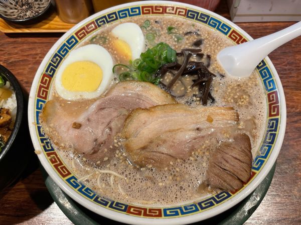 「若とんこつ塩　玉子トッピング」@博多とんこつ 天神旗の写真