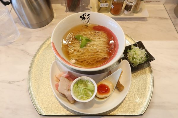 「中華そば（白）￥８５０＋ネギ￥１００」@らぁ麺・つけ麺 彩はにほへとの写真