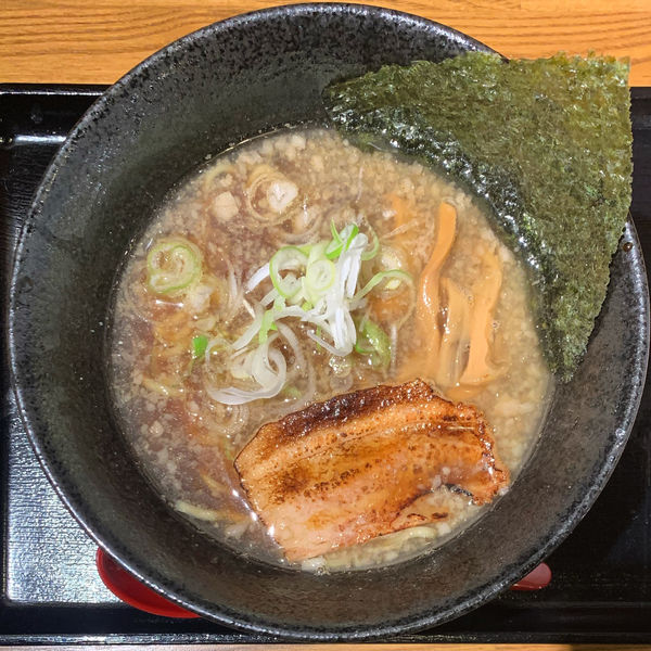 「１年１組（濃厚醤油らぅ麺）」@らぅ麺がら喰楽学校 東口駅前店の写真