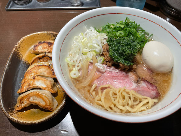 「【期間限定】味噌らあ麺900円、窯焼きチャーシュー220円」@麺や 虎徹の写真