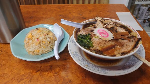 「生姜醤油チャーシュー麺、半チャーハン」@かし亀の写真