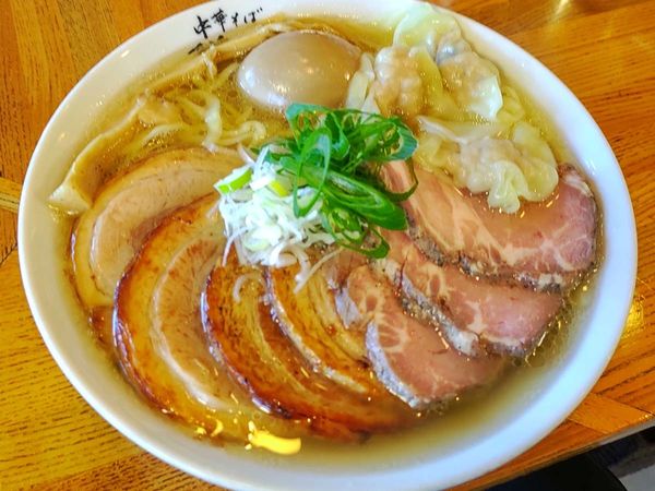 「ホタテと生姜の塩ワンタンそば」@中華そば 秋山の写真