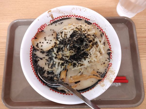 「悪魔の黒ラーメン」@スガキヤ 大須万松寺通店の写真