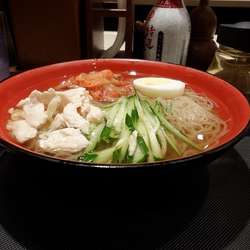 本場韓国冷麺