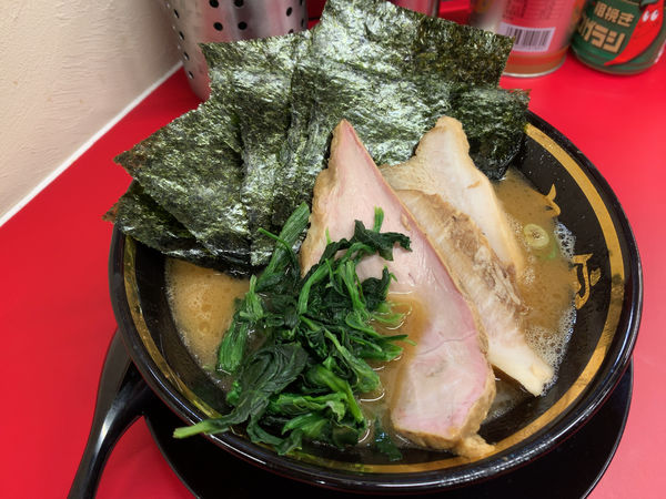 「ラーメン」@家系ラーメン王道家直伝 との丸家 松飛台店の写真