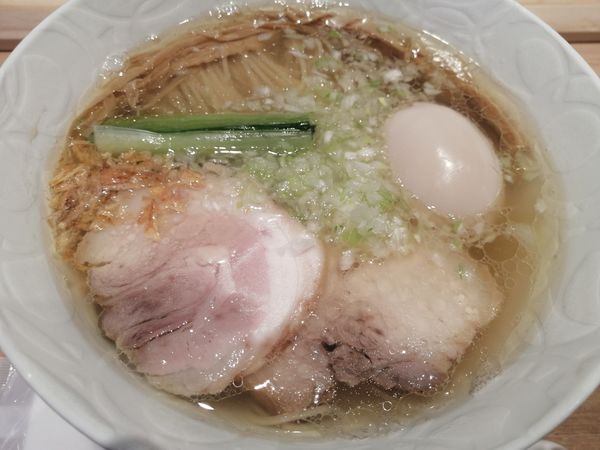 「【志那そばや】霧島高原ロイヤルポーク塩らぁ麺＋味玉」@ラーメンWalkerキッチンの写真