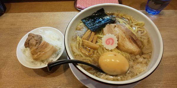 「スタミナ+燻製玉子+チヤーシューのせライス」@いぶし銀の写真