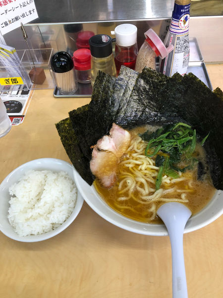 「海苔ラーメン硬め濃いめ、無料ライス」@ら～めん ぎょうてん屋 GOLD 綾瀬店の写真