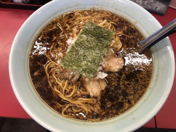 「らーめん（メガ盛2.5玉）」@ラーメンつち家の写真