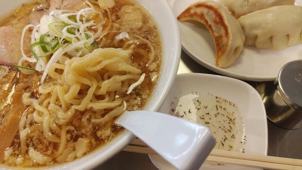 「ラーメン（200g）」@らーめんと餃子かんなの写真