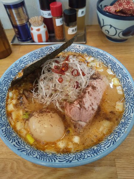 「【限定】酸辛担麺940円煮玉子100円」@中華そば専門 とんちぼの写真