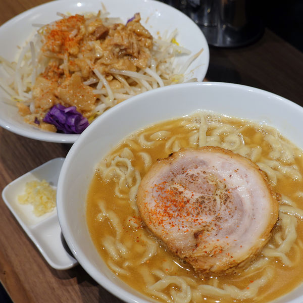 「齋藤鶏治郎（大）1,000円（蒜・野菜マシマシ・アブラマシマ」@ラーメン 齋藤鶏治郎の写真