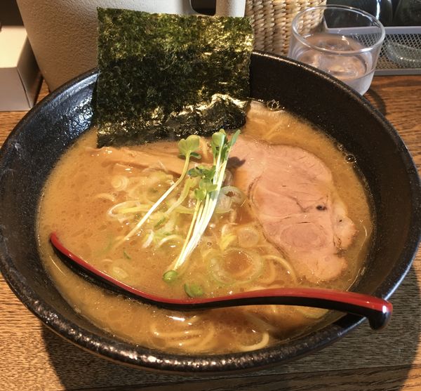 「軟骨ラーメン(大盛り)」@麺部 しば盛の写真
