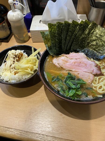 「ラーメン　中盛　海苔　ライス」@輝道家直系 皇綱家の写真