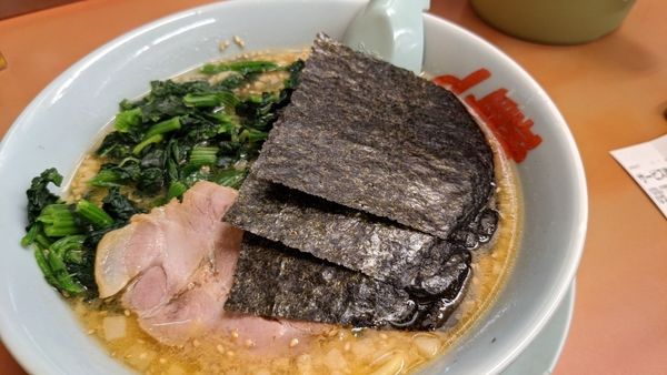「特味噌　レン草マシ　背脂変更」@ラーメン山岡家 さいたま宮前店の写真