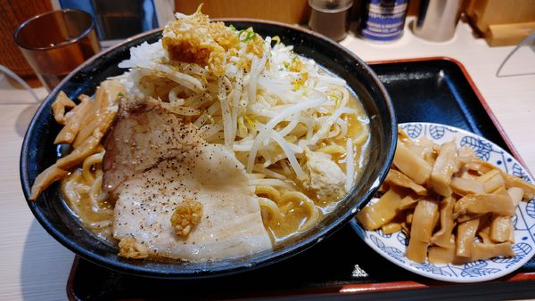 「ZAN〜山〜　大関（デカ盛り５００ｇ）・メンマ　￥１１５０」@らー麺土俵 鶴嶺峰の写真