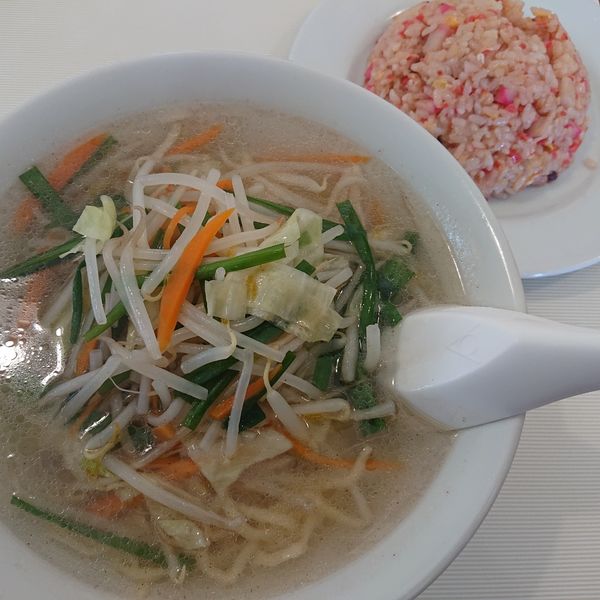 「タンメン400円+半チャーハン200円」@塩子屋食堂の写真