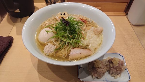 「特製塩そば（細麺）+焼売」@饗 くろ㐂の写真